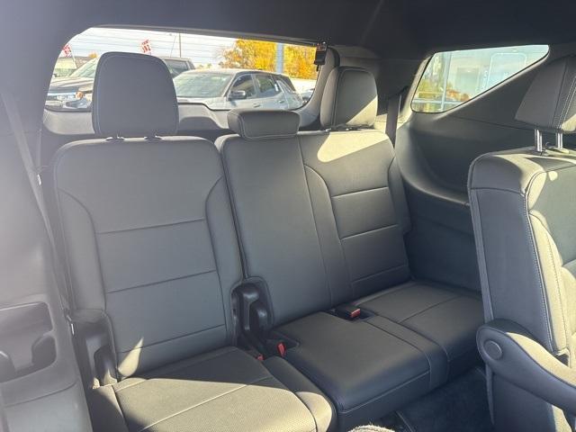used 2025 Chevrolet Traverse car, priced at $33,900