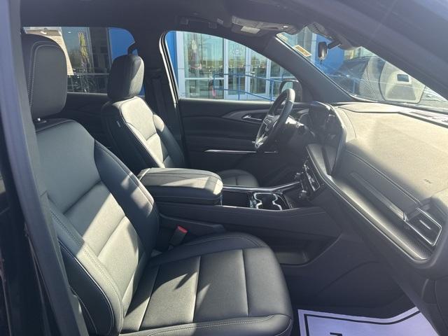 used 2025 Chevrolet Traverse car, priced at $33,900