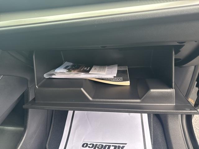 used 2025 Chevrolet Traverse car, priced at $33,200