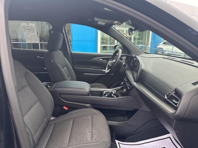 used 2025 Chevrolet Traverse car, priced at $33,200