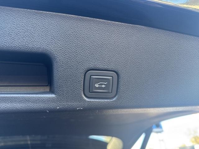 used 2025 Chevrolet Traverse car, priced at $33,800