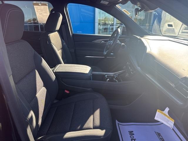 used 2025 Chevrolet Traverse car, priced at $33,800