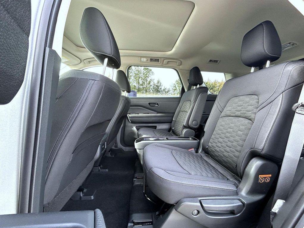 new 2025 Nissan Pathfinder car, priced at $37,575