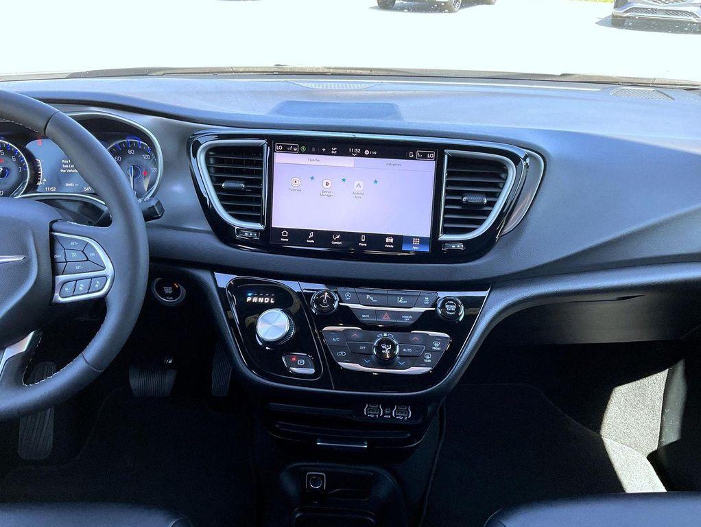 used 2025 Chrysler Pacifica car, priced at $29,999
