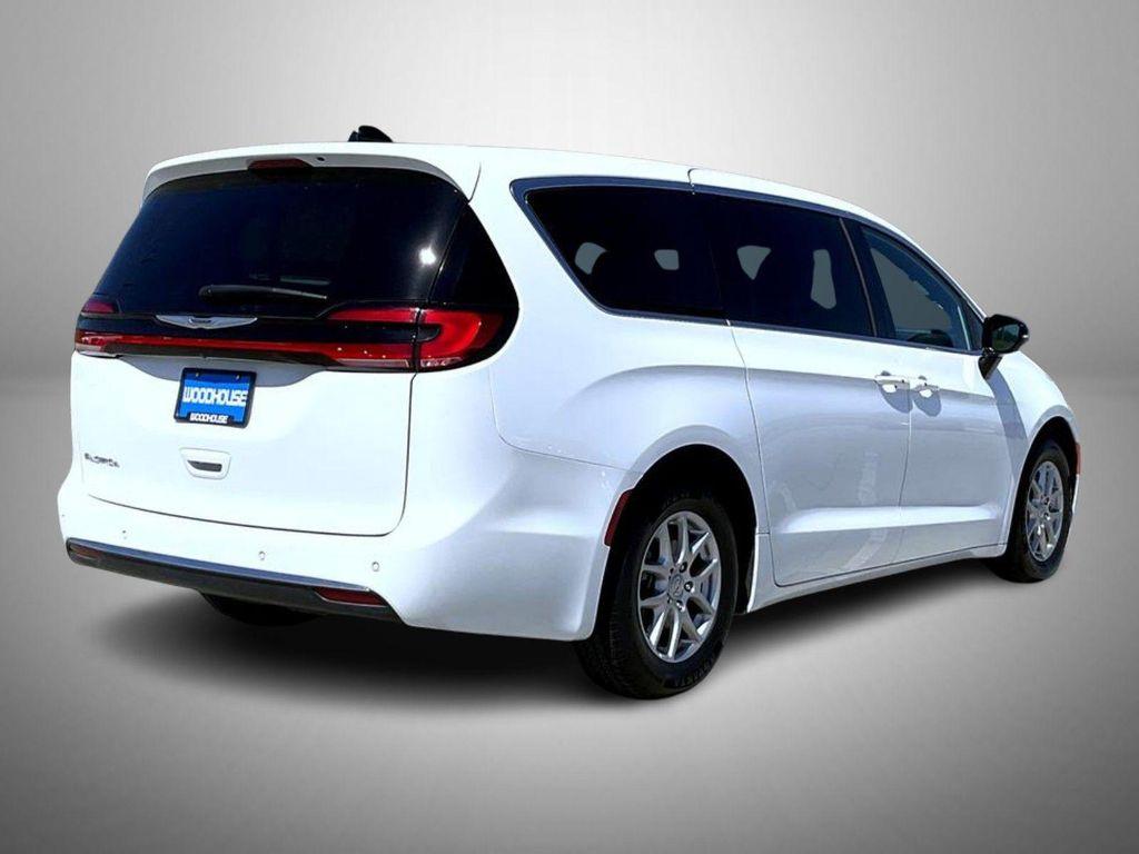 used 2025 Chrysler Pacifica car, priced at $29,999