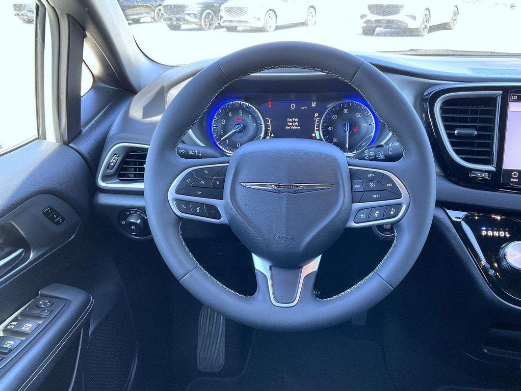 used 2025 Chrysler Pacifica car, priced at $29,999