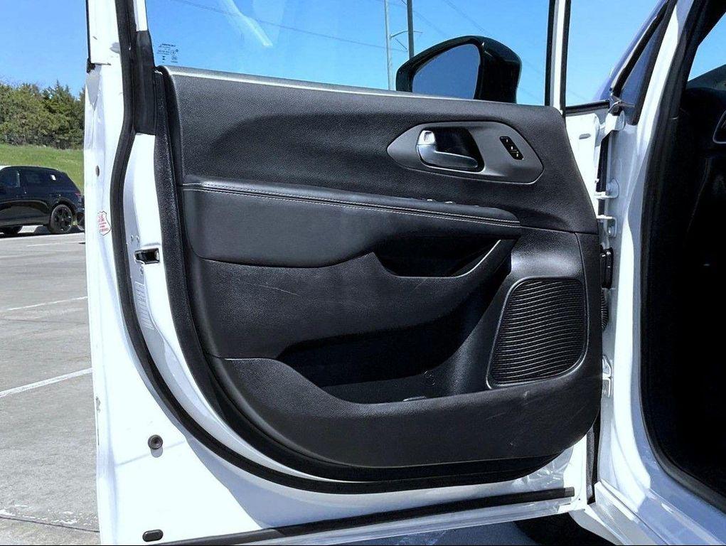 used 2025 Chrysler Pacifica car, priced at $29,999