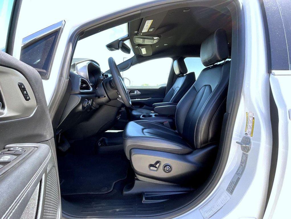 used 2025 Chrysler Pacifica car, priced at $29,999
