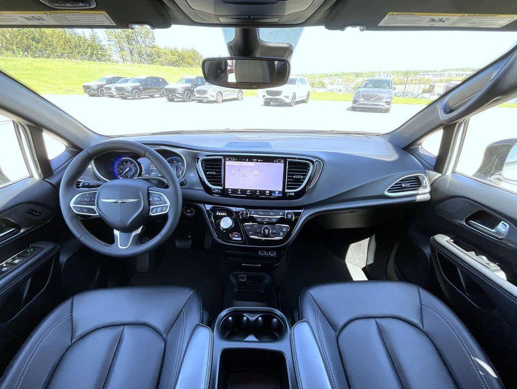 used 2025 Chrysler Pacifica car, priced at $29,999