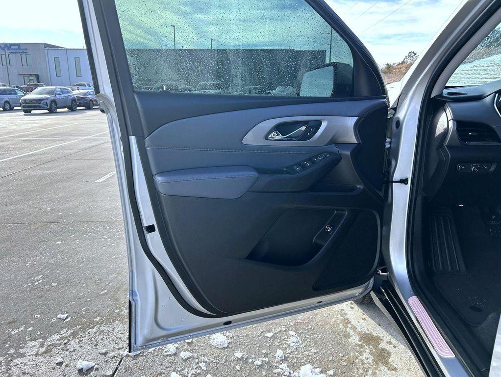 used 2018 Chevrolet Traverse car, priced at $16,551