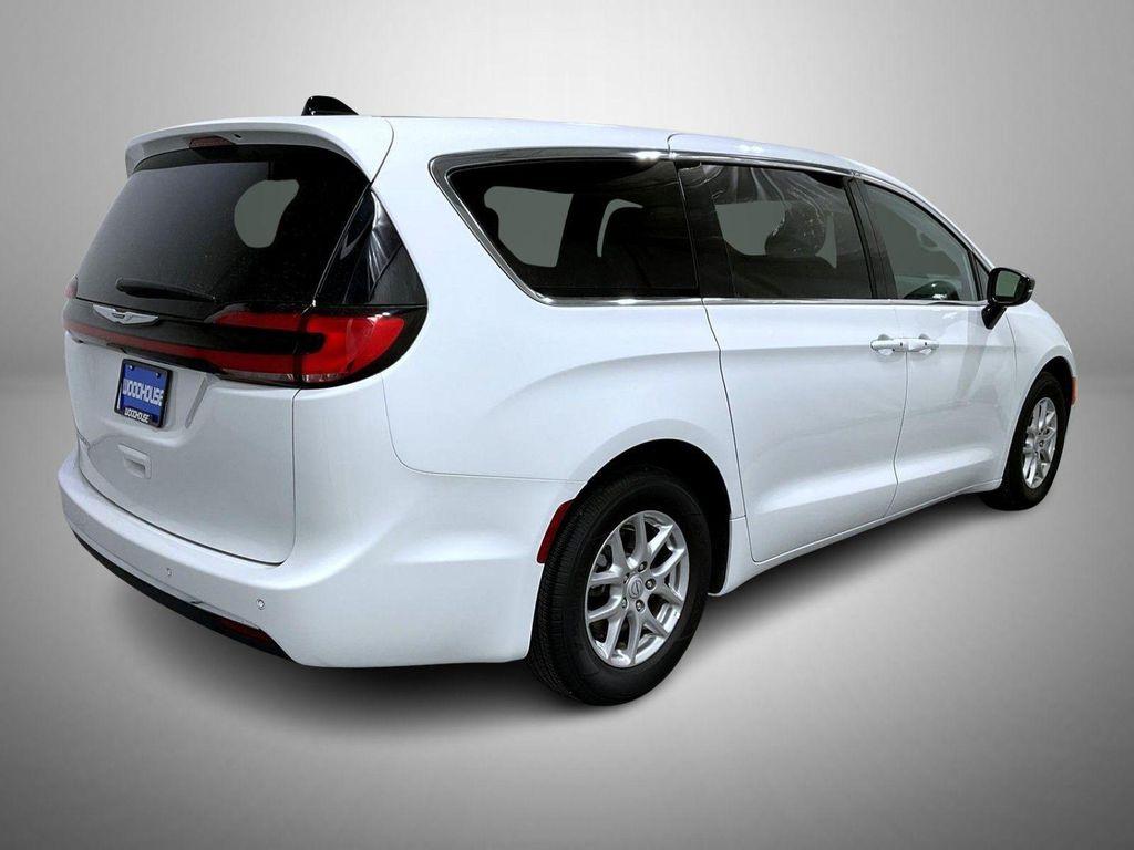 used 2025 Chrysler Pacifica car, priced at $32,657