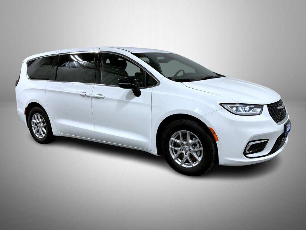 used 2025 Chrysler Pacifica car, priced at $32,657