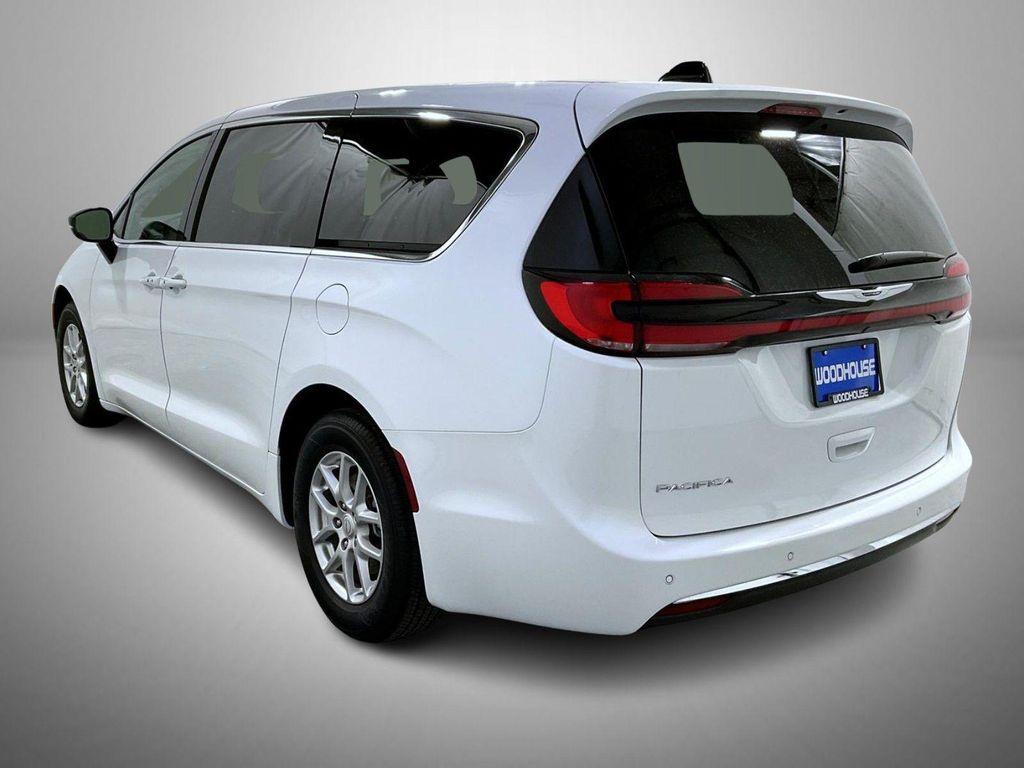 used 2025 Chrysler Pacifica car, priced at $32,657