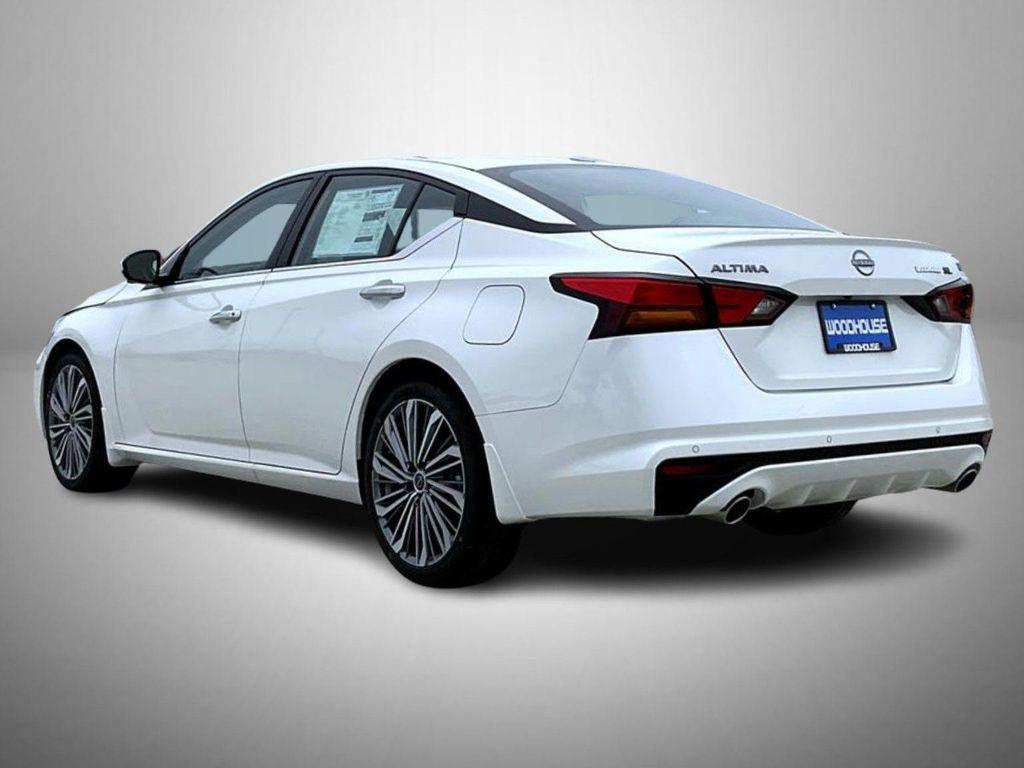 new 2025 Nissan Altima car, priced at $33,402