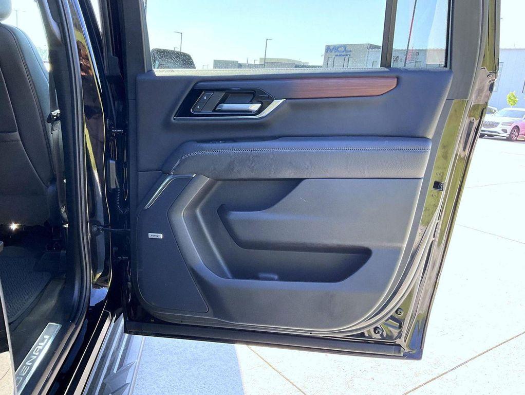 used 2025 GMC Yukon XL car, priced at $76,627