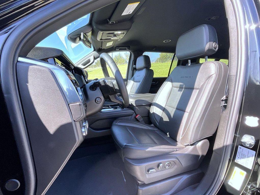 used 2025 GMC Yukon XL car, priced at $76,627