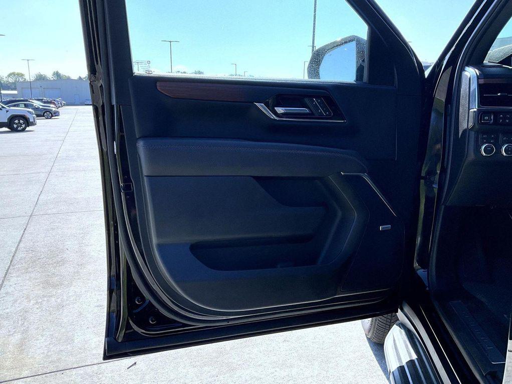 used 2025 GMC Yukon XL car, priced at $76,627