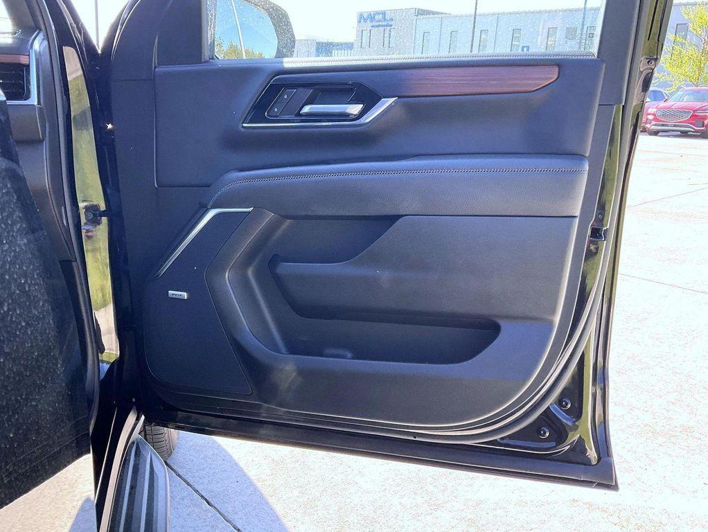 used 2025 GMC Yukon XL car, priced at $76,627