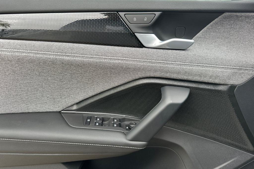 new 2026 Volkswagen Tiguan car, priced at $32,292