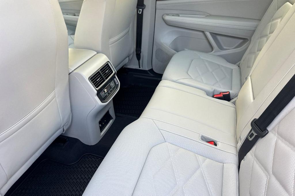 new 2026 Volkswagen Atlas car, priced at $45,007