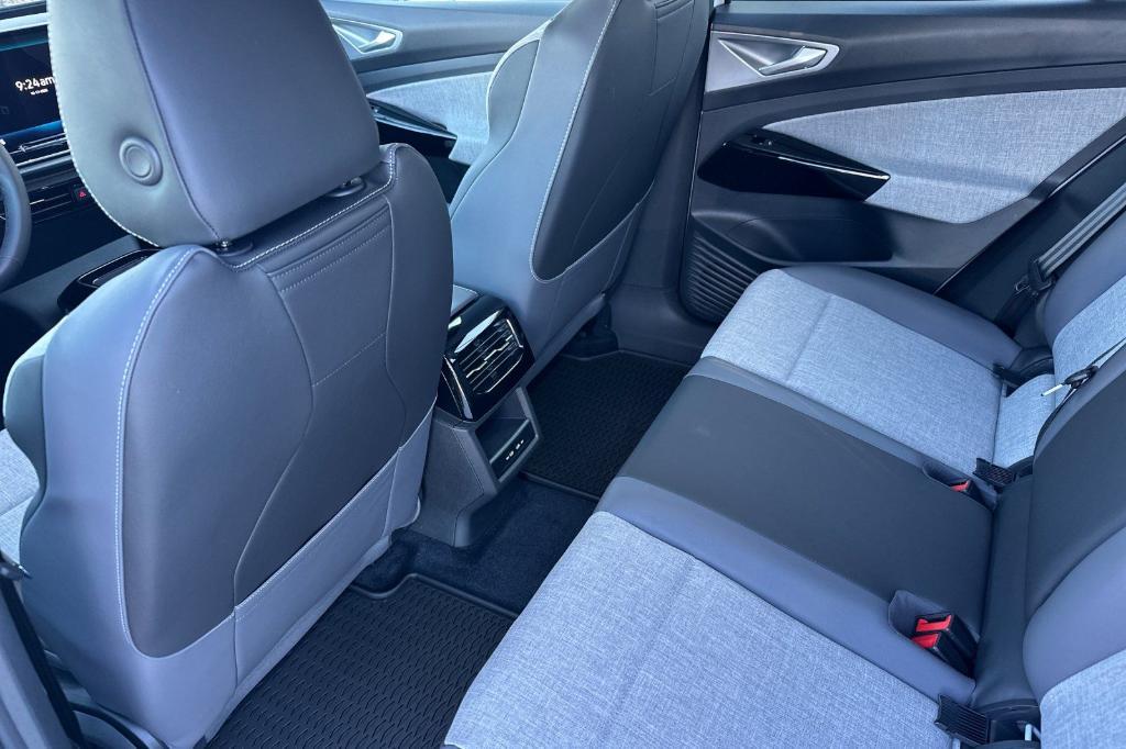 new 2025 Volkswagen ID.4 car, priced at $39,972