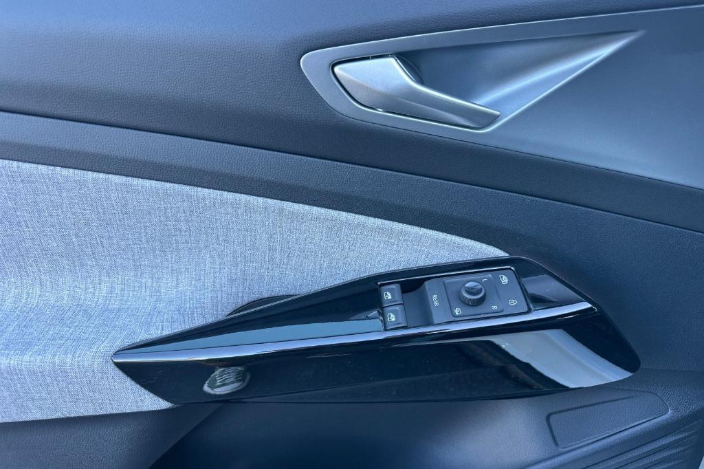 new 2025 Volkswagen ID.4 car, priced at $39,972