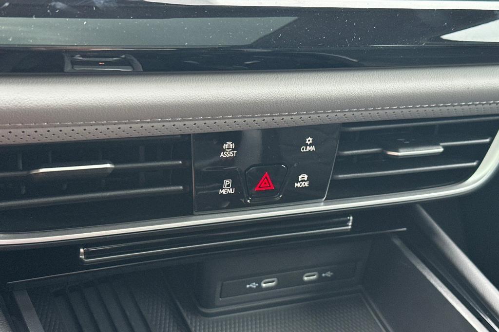 new 2026 Volkswagen Atlas car, priced at $48,003