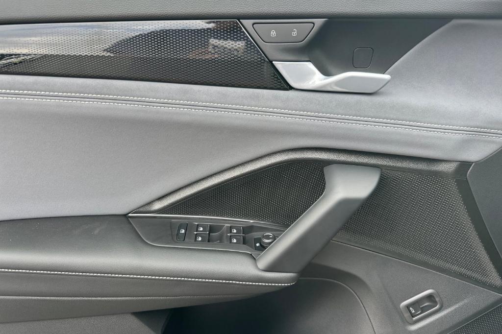 new 2026 Volkswagen Tiguan car, priced at $39,062