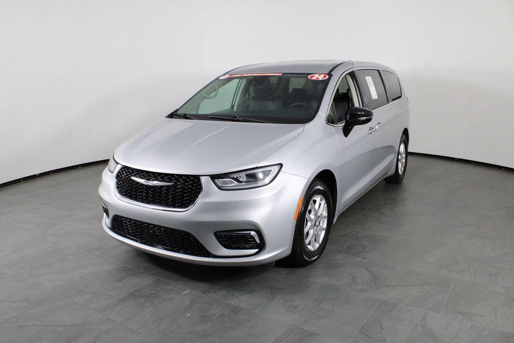used 2024 Chrysler Pacifica car, priced at $26,095