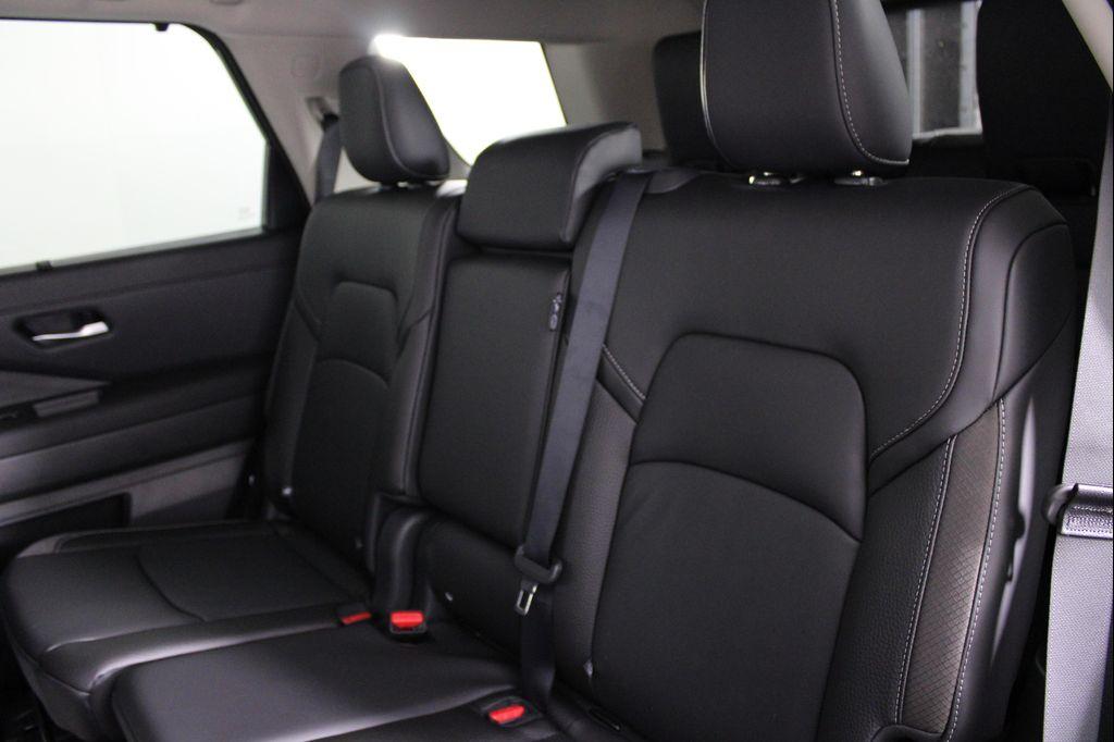 new 2025 Nissan Pathfinder car, priced at $33,450