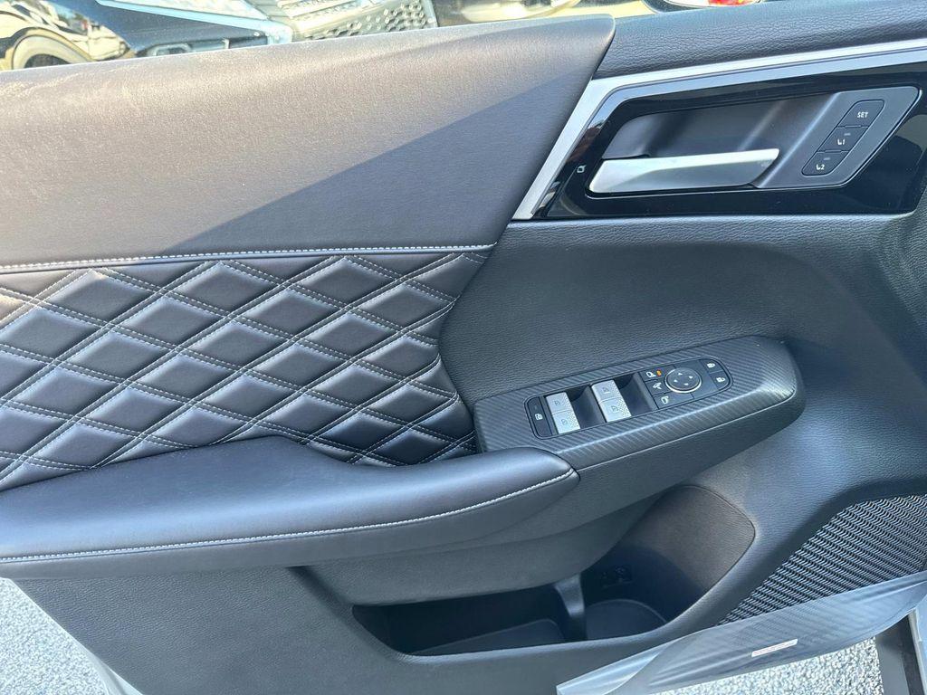 new 2025 Mitsubishi Outlander PHEV car, priced at $38,670