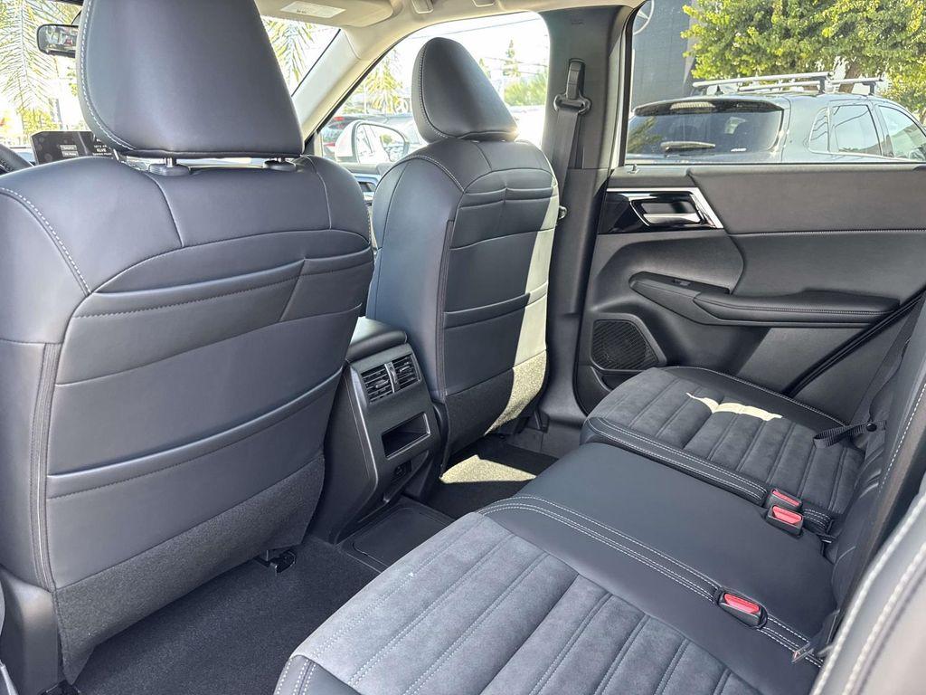 new 2025 Mitsubishi Outlander car, priced at $31,945