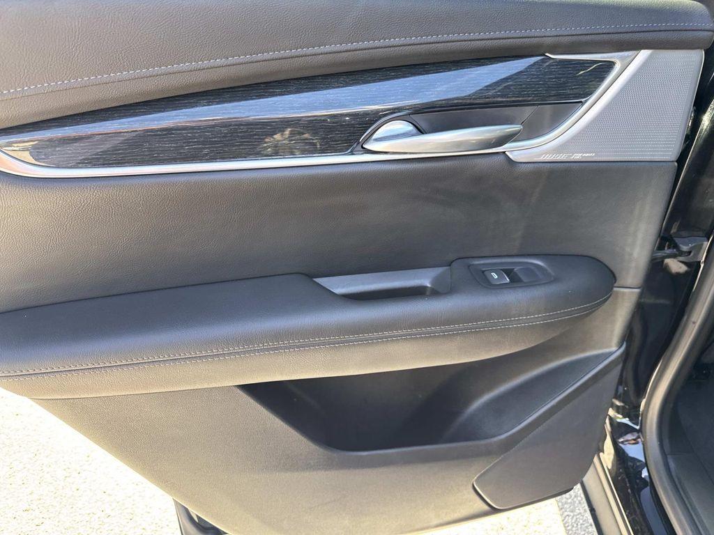 used 2025 Cadillac XT5 car, priced at $33,998