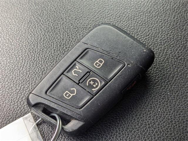 used 2021 Volkswagen Atlas car, priced at $15,000