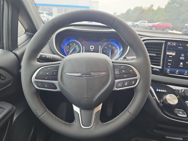 used 2025 Chrysler Pacifica car, priced at $30,177