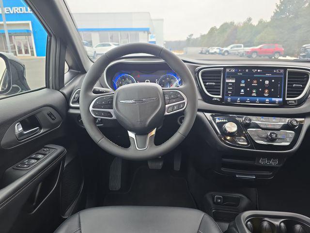 used 2025 Chrysler Pacifica car, priced at $30,177