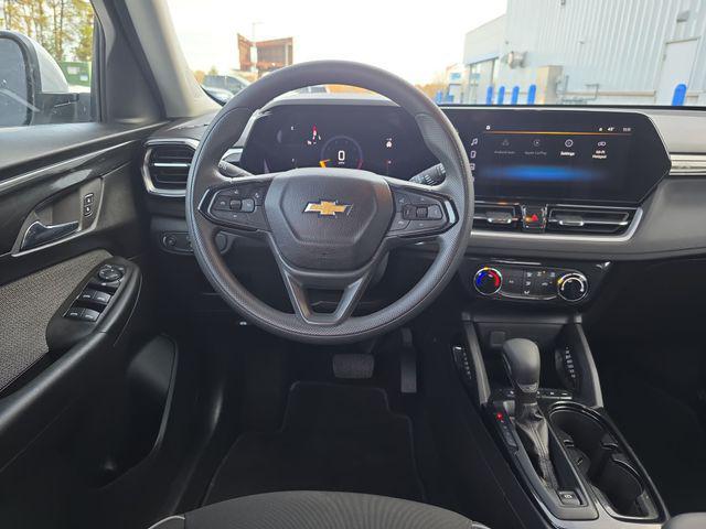 used 2025 Chevrolet TrailBlazer car, priced at $22,210