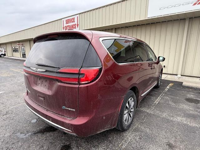 used 2022 Chrysler Pacifica Hybrid car, priced at $32,000
