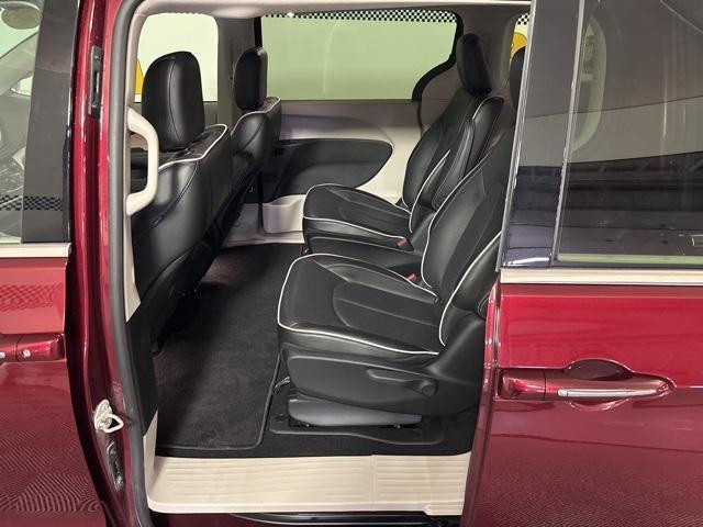 used 2022 Chrysler Pacifica Hybrid car, priced at $31,000