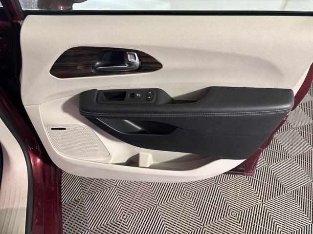 used 2022 Chrysler Pacifica Hybrid car, priced at $31,000