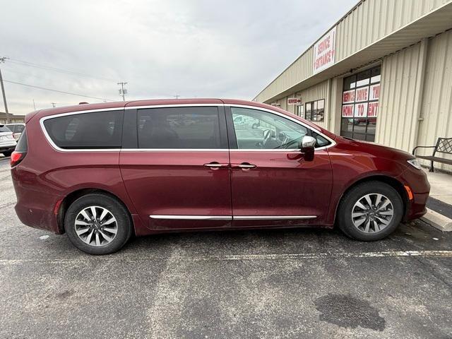 used 2022 Chrysler Pacifica Hybrid car, priced at $32,000