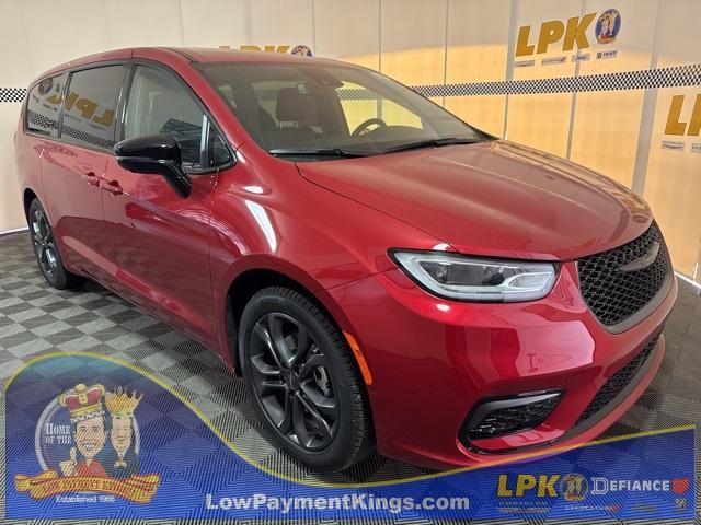 new 2026 Chrysler Pacifica car, priced at $43,087