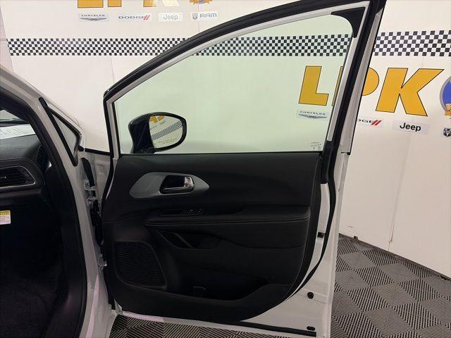 new 2026 Chrysler Pacifica car, priced at $46,188