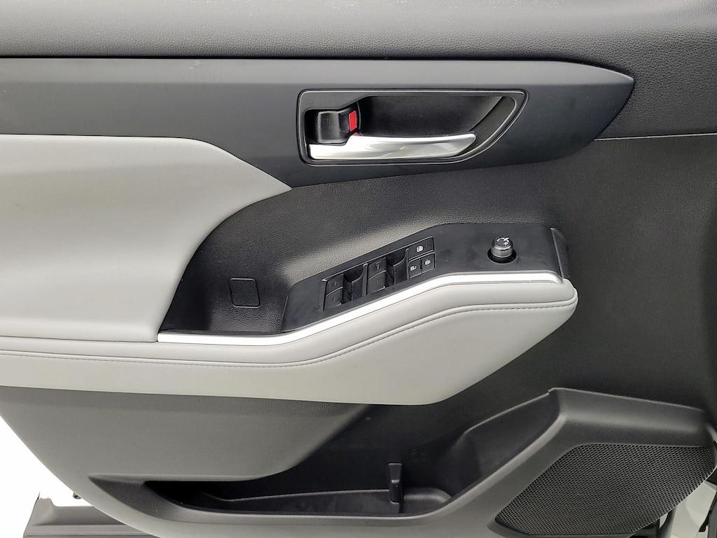 used 2022 Toyota Highlander car, priced at $36,998