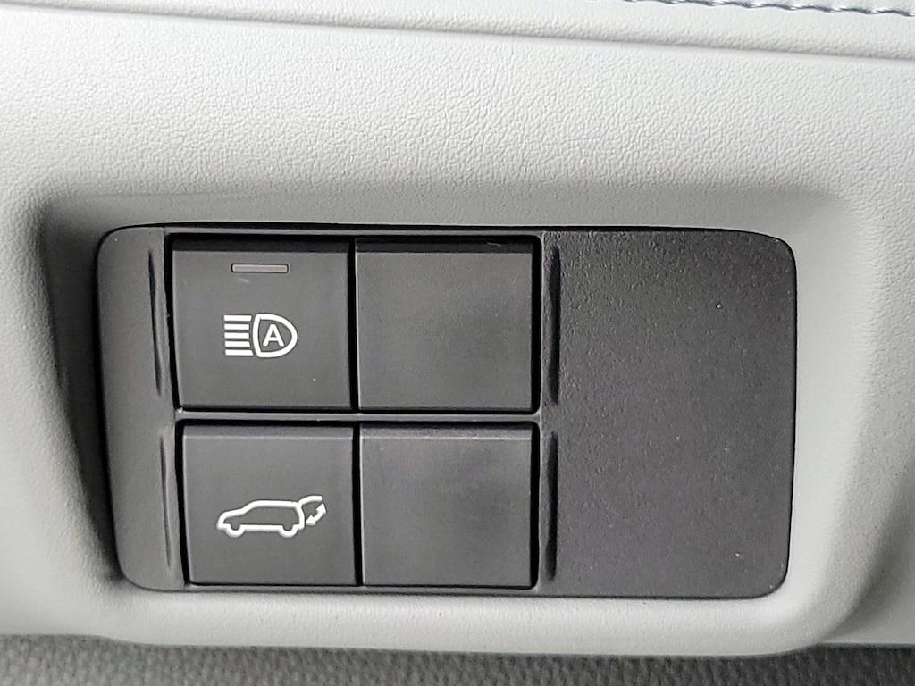 used 2022 Toyota Highlander car, priced at $36,998