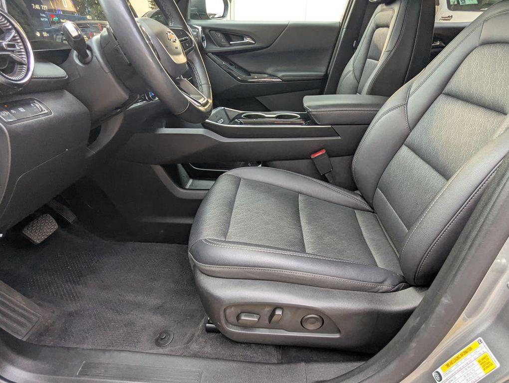 used 2025 Chevrolet Equinox car, priced at $23,995