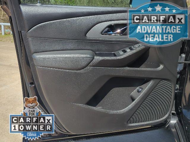 used 2023 Chevrolet Traverse car, priced at $27,995