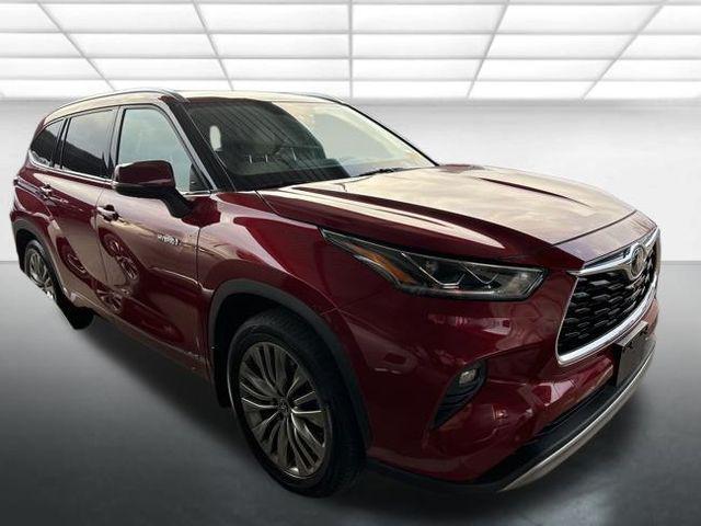 used 2021 Toyota Highlander Hybrid car, priced at $36,995