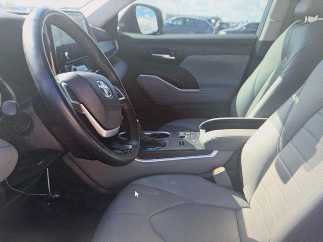 used 2023 Toyota Highlander car, priced at $32,995