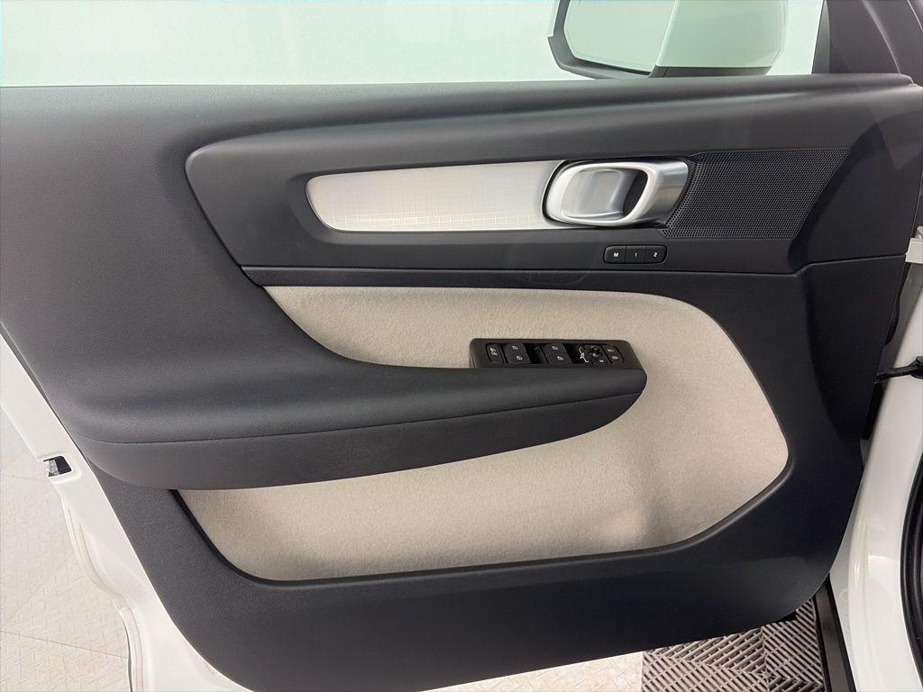 used 2021 Volvo XC40 car, priced at $24,861